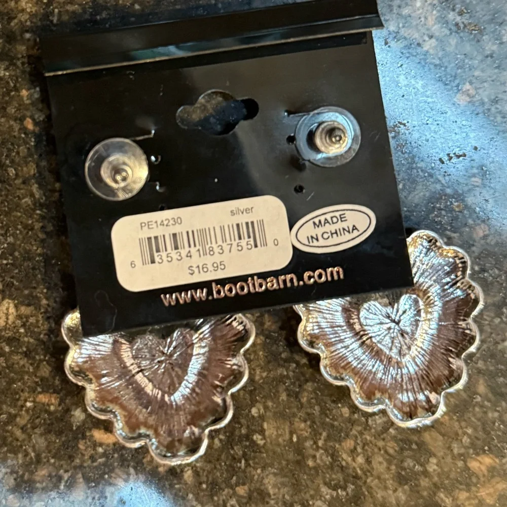 Shyanne Turquoise heart earrings NWT - Picture 2 of 2